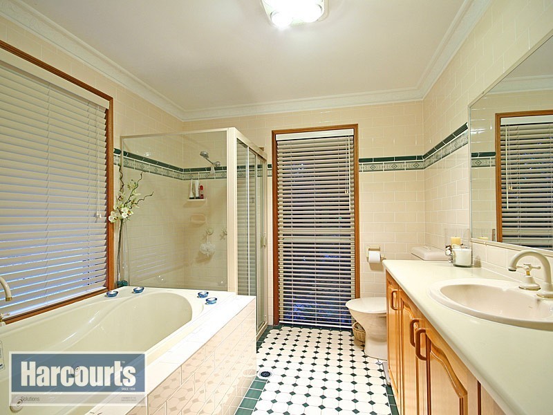 1 Maynard Drive, Bunya QLD 4055