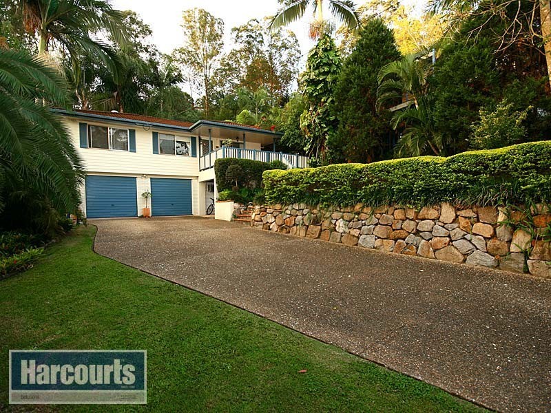 15 Wandearah Crescent, Ferny Hills QLD 4055