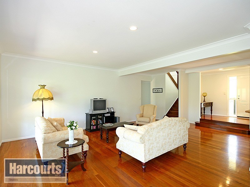 16 Woodburn Place, Ferny Hills QLD 4055