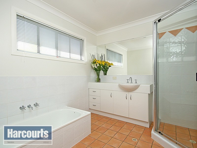 16 Woodburn Place, Ferny Hills QLD 4055