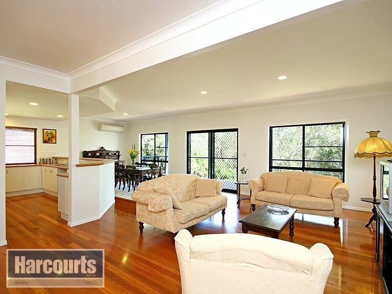 16 Woodburn Place, Ferny Hills QLD 4055