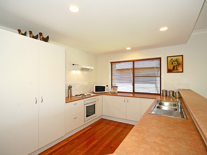 16 Woodburn Place, Ferny Hills QLD 4055
