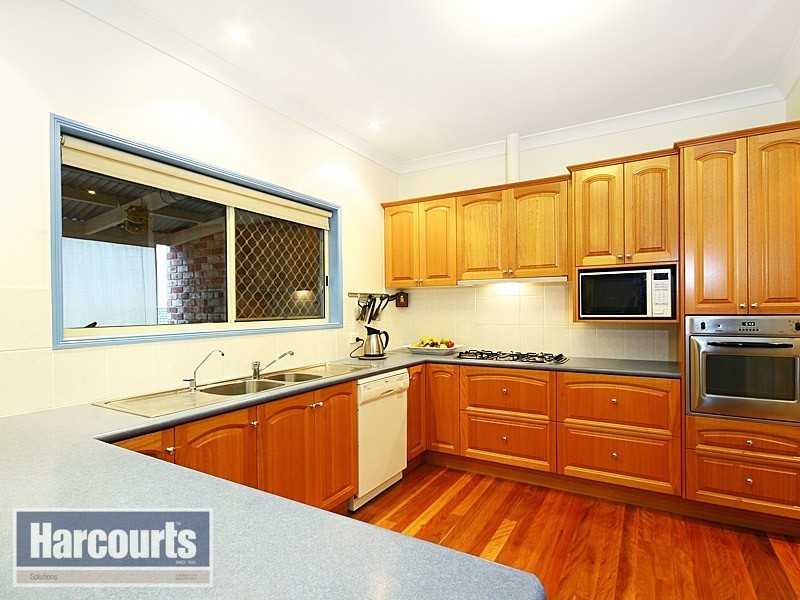 4 Mavis Court, Arana Hills QLD 4054
