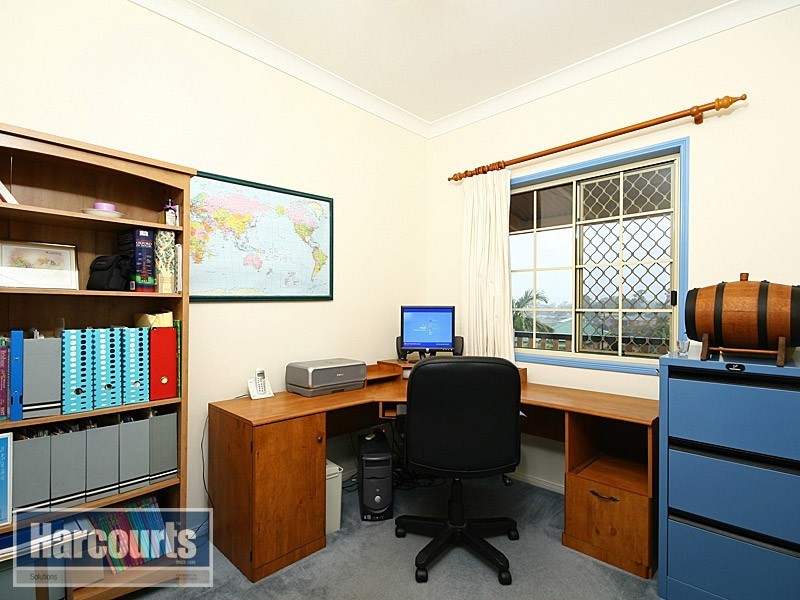 4 Mavis Court, Arana Hills QLD 4054