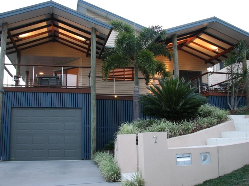 7 Bluewood Court, Ferny Hills QLD 4055
