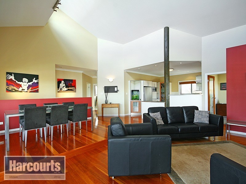 7 Bluewood Court, Ferny Hills QLD 4055