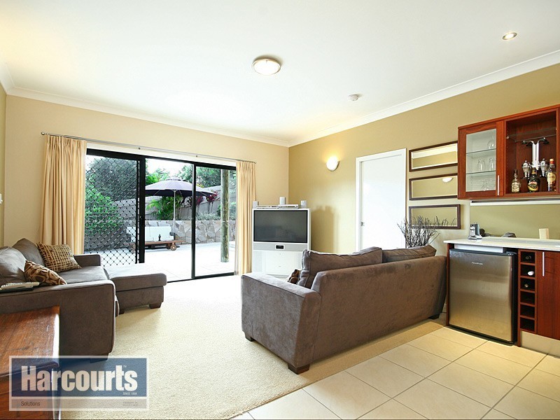 7 Bluewood Court, Ferny Hills QLD 4055
