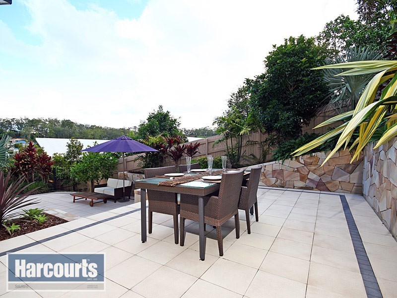 7 Bluewood Court, Ferny Hills QLD 4055