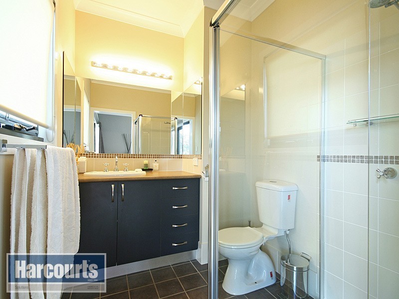 7 Bluewood Court, Ferny Hills QLD 4055