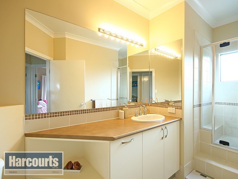 7 Bluewood Court, Ferny Hills QLD 4055