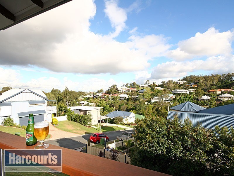 7 Bluewood Court, Ferny Hills QLD 4055