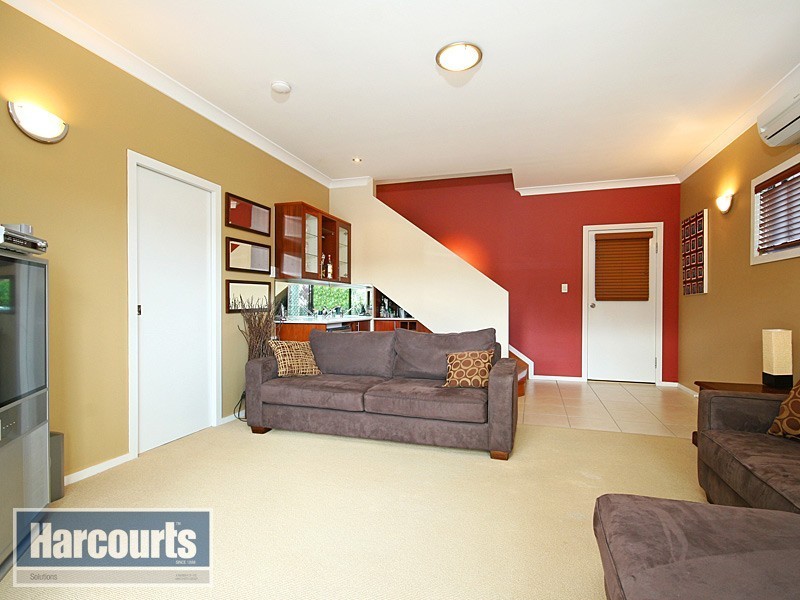 7 Bluewood Court, Ferny Hills QLD 4055