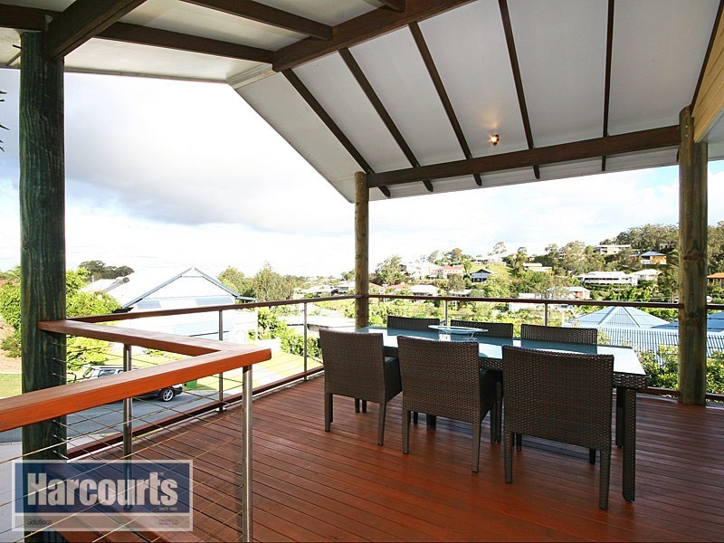7 Bluewood Court, Ferny Hills QLD 4055