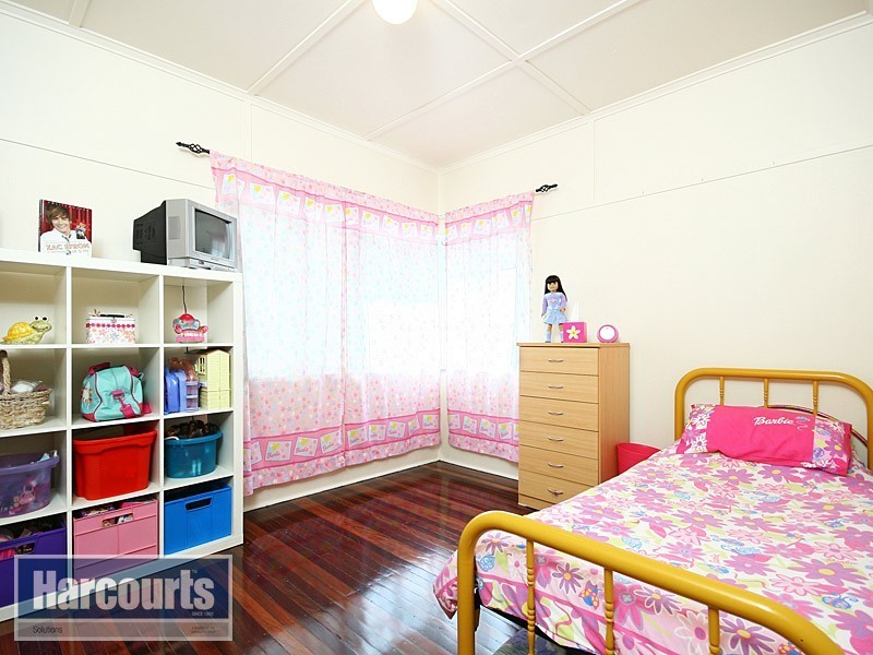 18 Doorey Street, Keperra QLD 4054