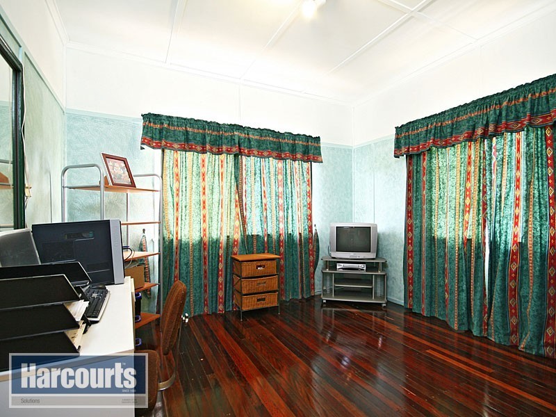 18 Doorey Street, Keperra QLD 4054