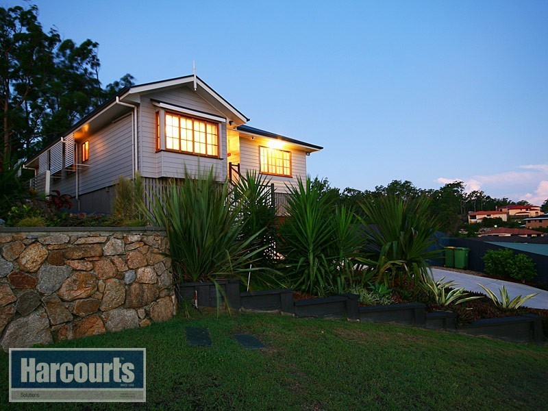 4 Crampton Court, Arana Hills QLD 4054