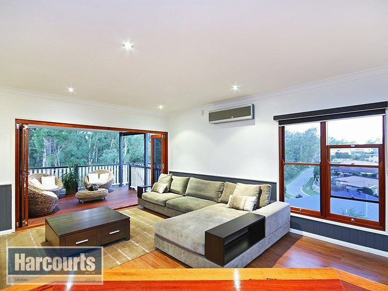 4 Crampton Court, Arana Hills QLD 4054