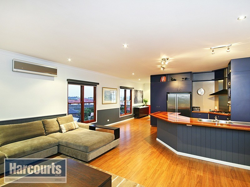 4 Crampton Court, Arana Hills QLD 4054