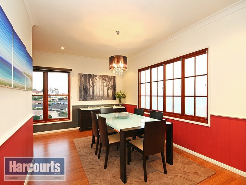 4 Crampton Court, Arana Hills QLD 4054