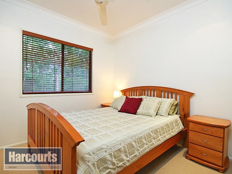 4 Crampton Court, Arana Hills QLD 4054