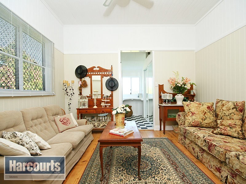 7 Lindsay Road, Mount Glorious QLD 4520