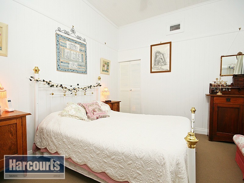 7 Lindsay Road, Mount Glorious QLD 4520
