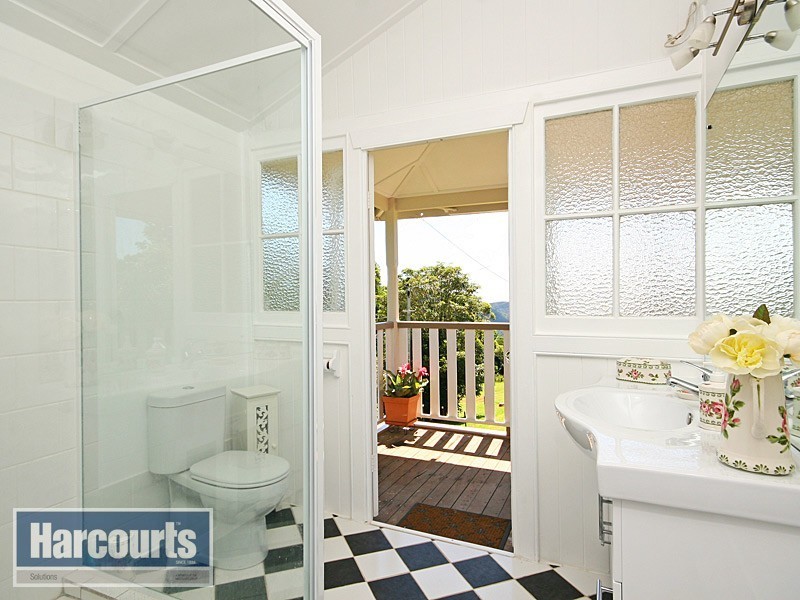 7 Lindsay Road, Mount Glorious QLD 4520