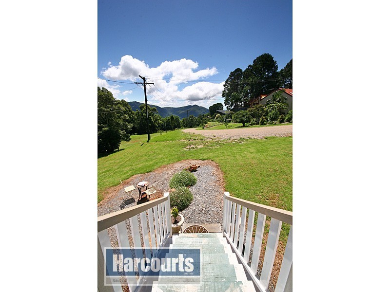 7 Lindsay Road, Mount Glorious QLD 4520