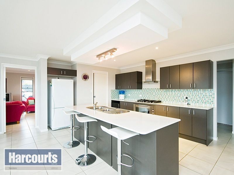 22 Chalmers Court, Samford QLD 4520