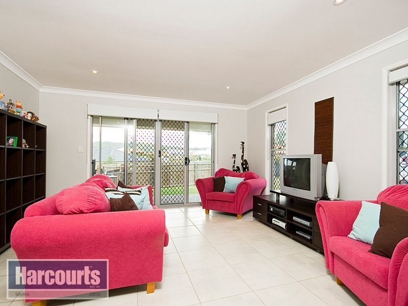 22 Chalmers Court, Samford QLD 4520