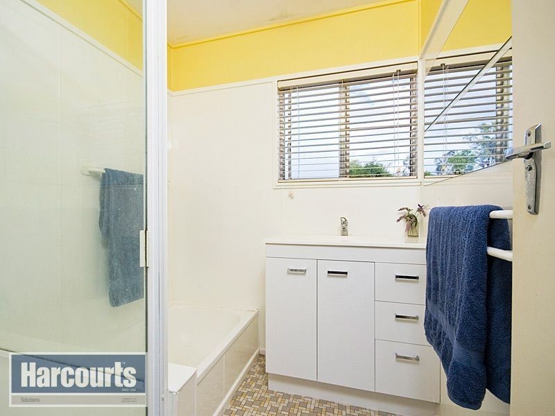 8 Wandearah Crescent, Ferny Hills QLD 4055