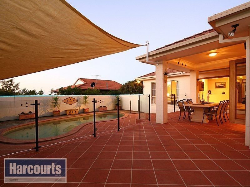 8 Dellwood Court, Ferny Hills QLD 4055