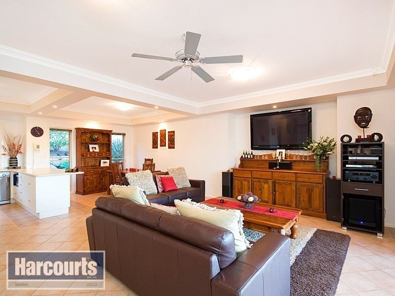 8 Dellwood Court, Ferny Hills QLD 4055