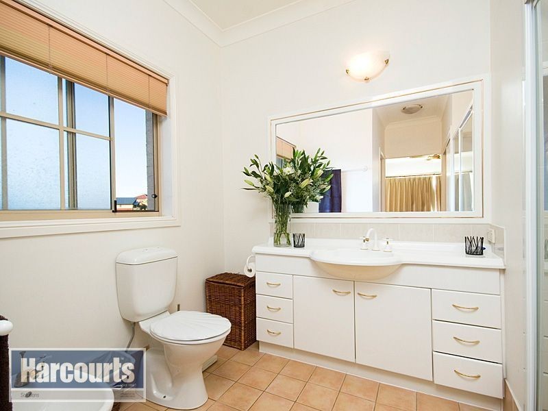 8 Dellwood Court, Ferny Hills QLD 4055