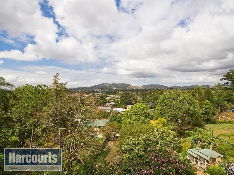 27 Plucks Road, Arana Hills QLD 4054