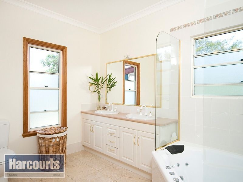 24 Willem Drive, Samford Valley QLD 4520