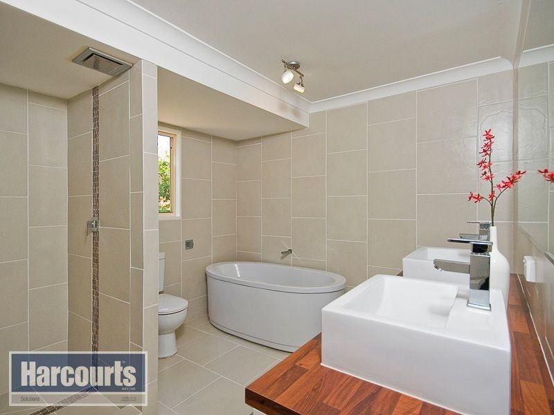 4 Fleetwood Court, Ferny Hills QLD 4055