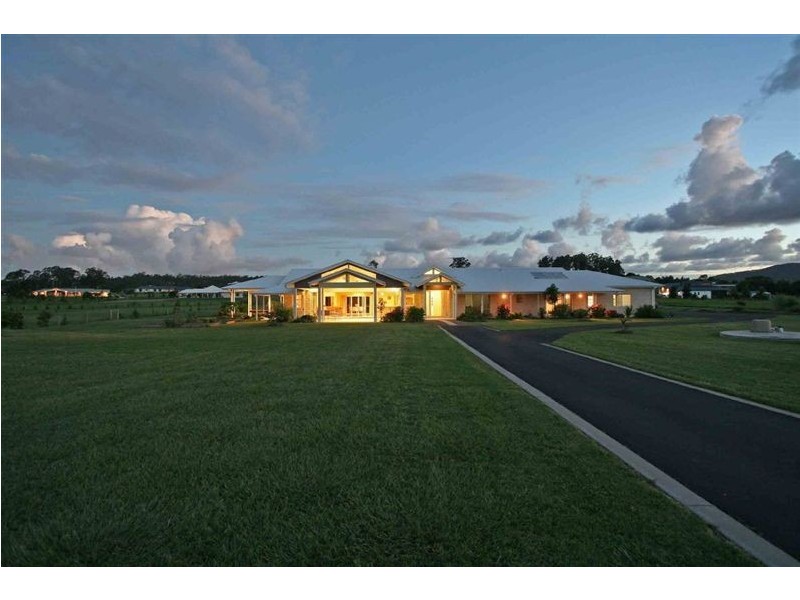 8 Sovereign Way, Samford Valley QLD 4520