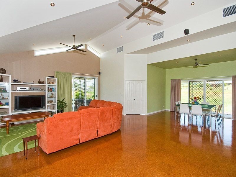 8 Sovereign Way, Samford Valley QLD 4520