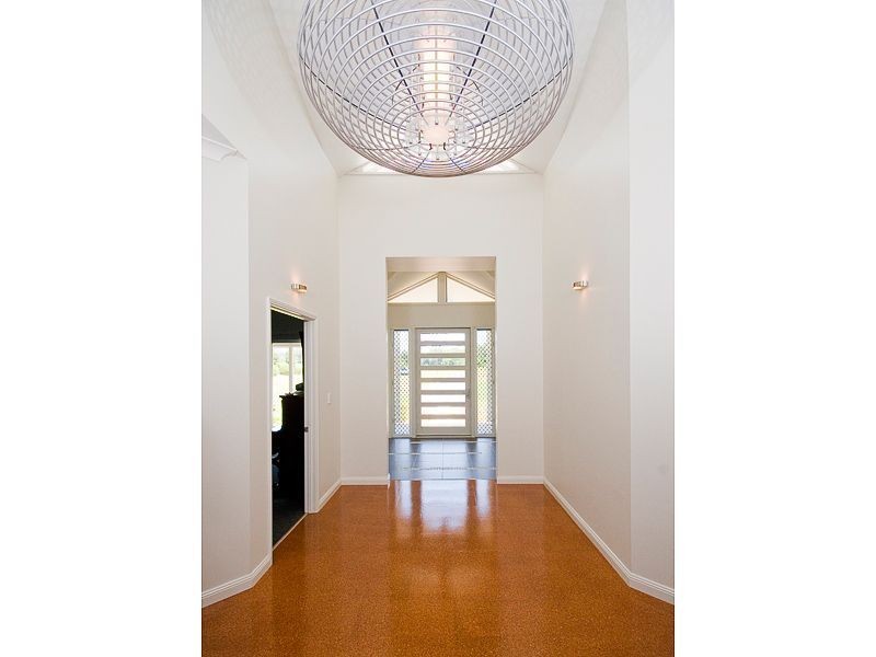 8 Sovereign Way, Samford Valley QLD 4520