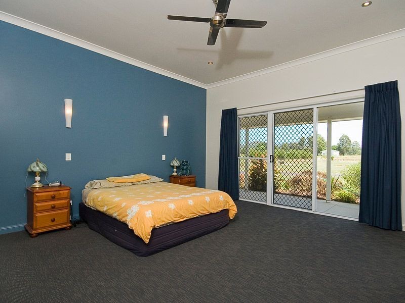 8 Sovereign Way, Samford Valley QLD 4520