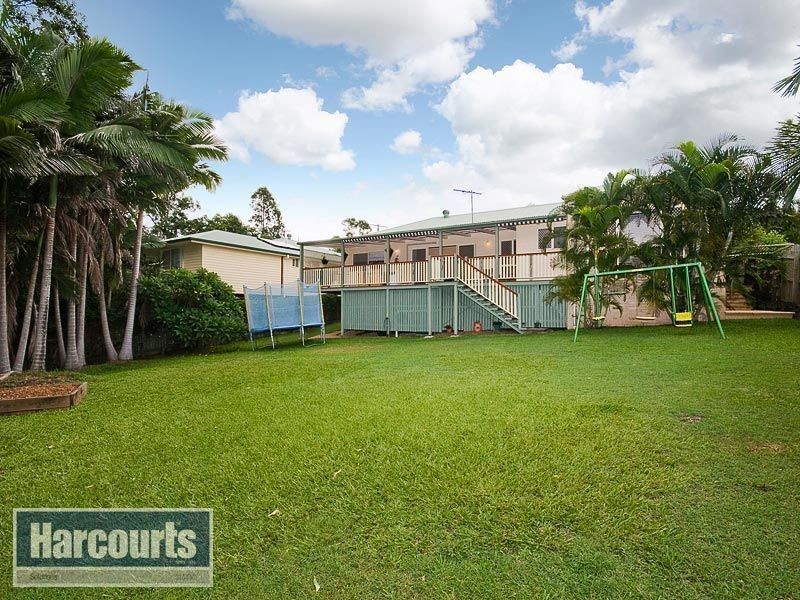 11 Linkwood Drive, Ferny Hills QLD 4055