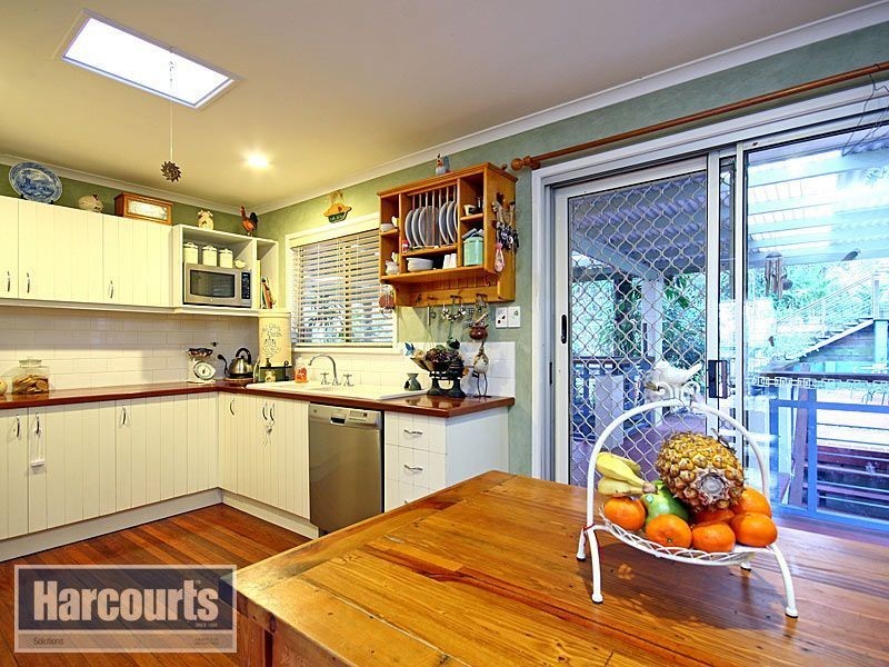 15 Wandearah Crescent, Ferny Hills QLD 4055