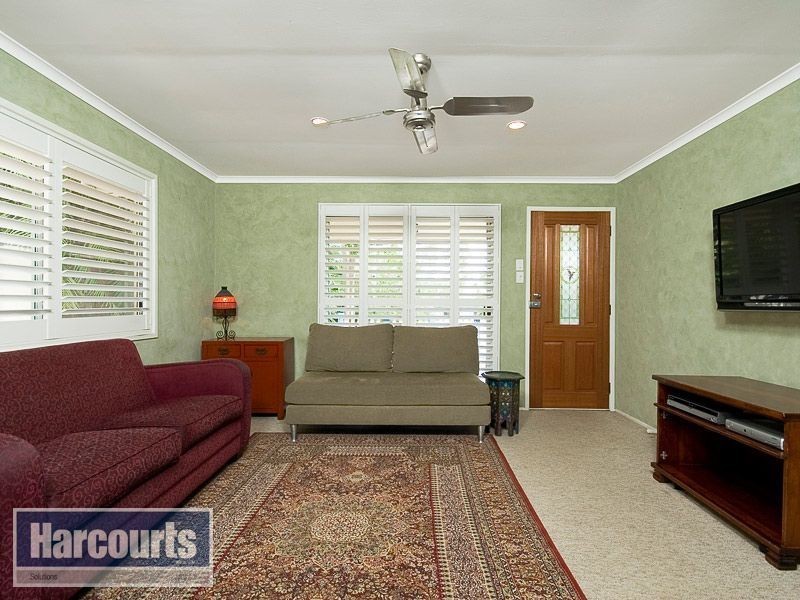 15 Wandearah Crescent, Ferny Hills QLD 4055
