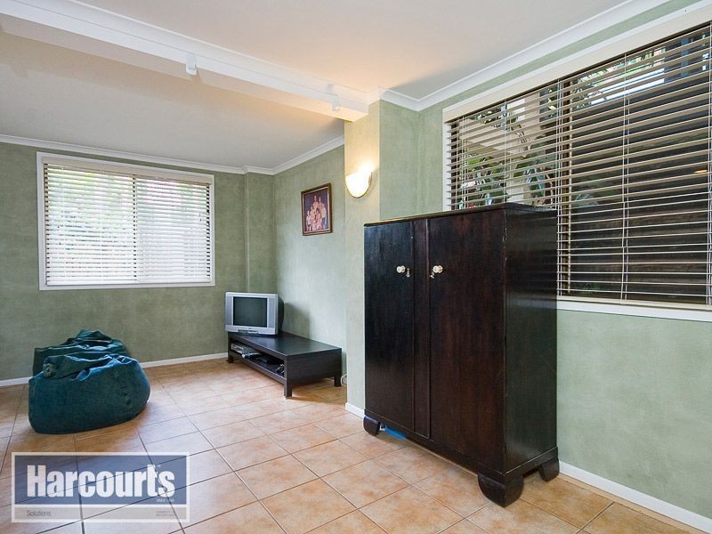 15 Wandearah Crescent, Ferny Hills QLD 4055