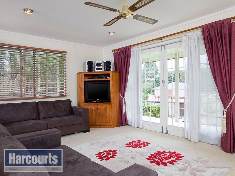 6 Kaldo Grove, Ferny Hills QLD 4055