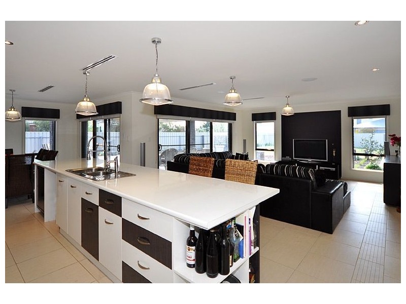 16 Arcadia Avenue, Hindmarsh Island SA 5214