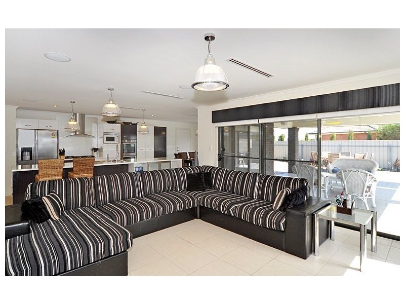 16 Arcadia Avenue, Hindmarsh Island SA 5214
