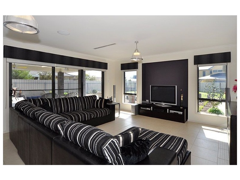 16 Arcadia Avenue, Hindmarsh Island SA 5214