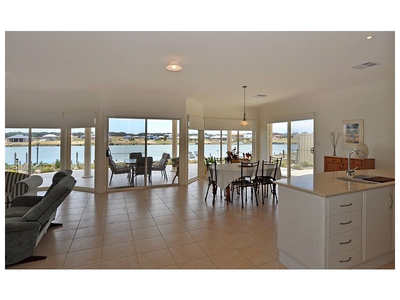 56 Wentworth Parade, Hindmarsh Island SA 5214